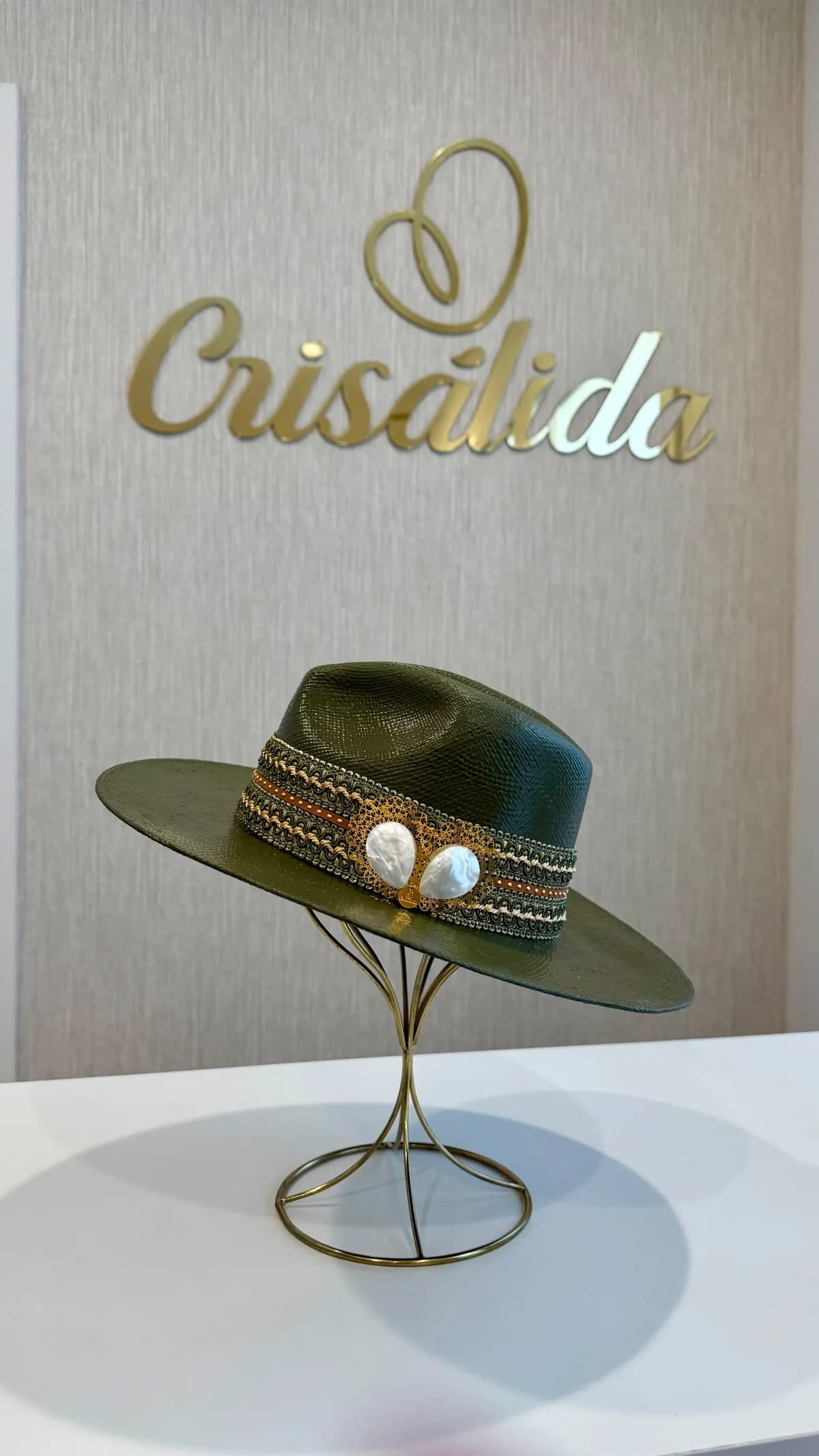 Fedora verde oliva con nácar